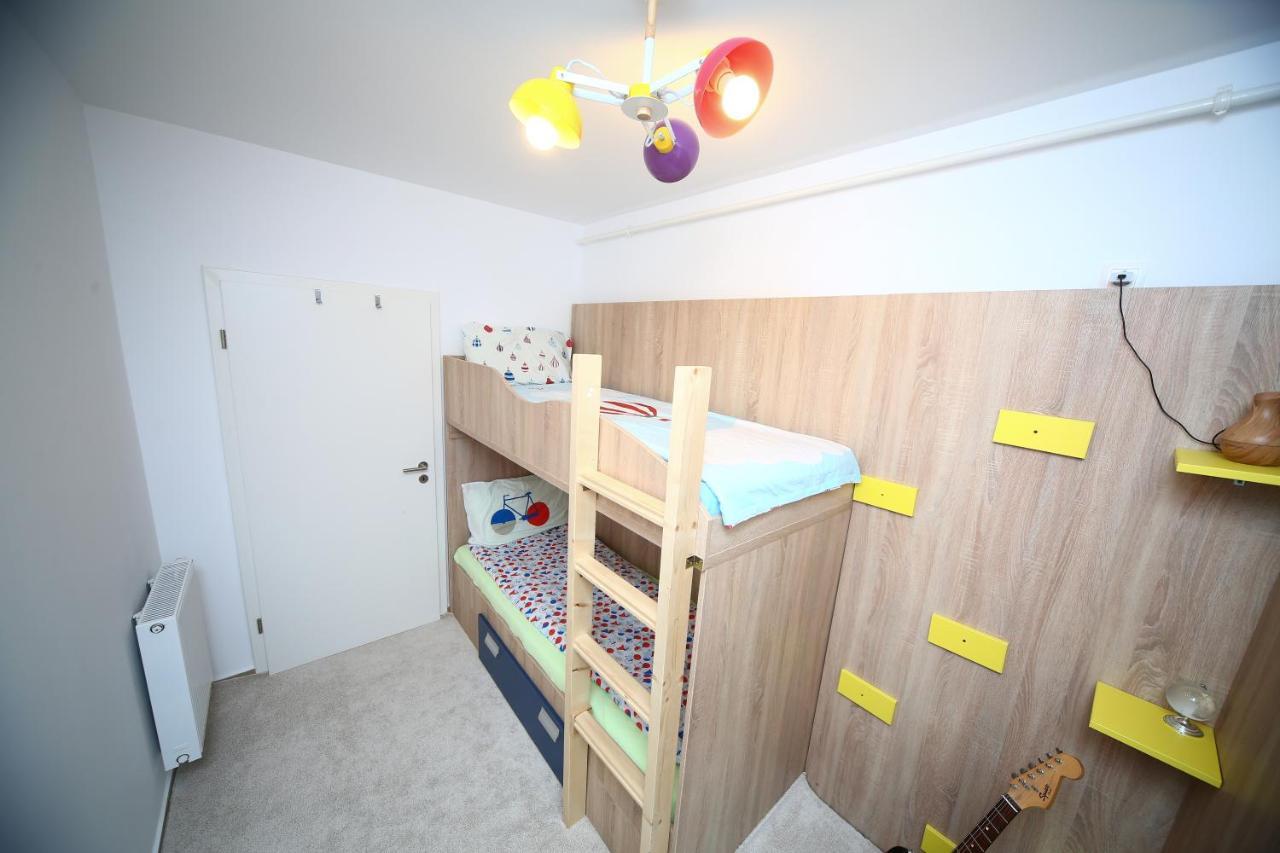 B&M Apartment Braşov Buitenkant foto