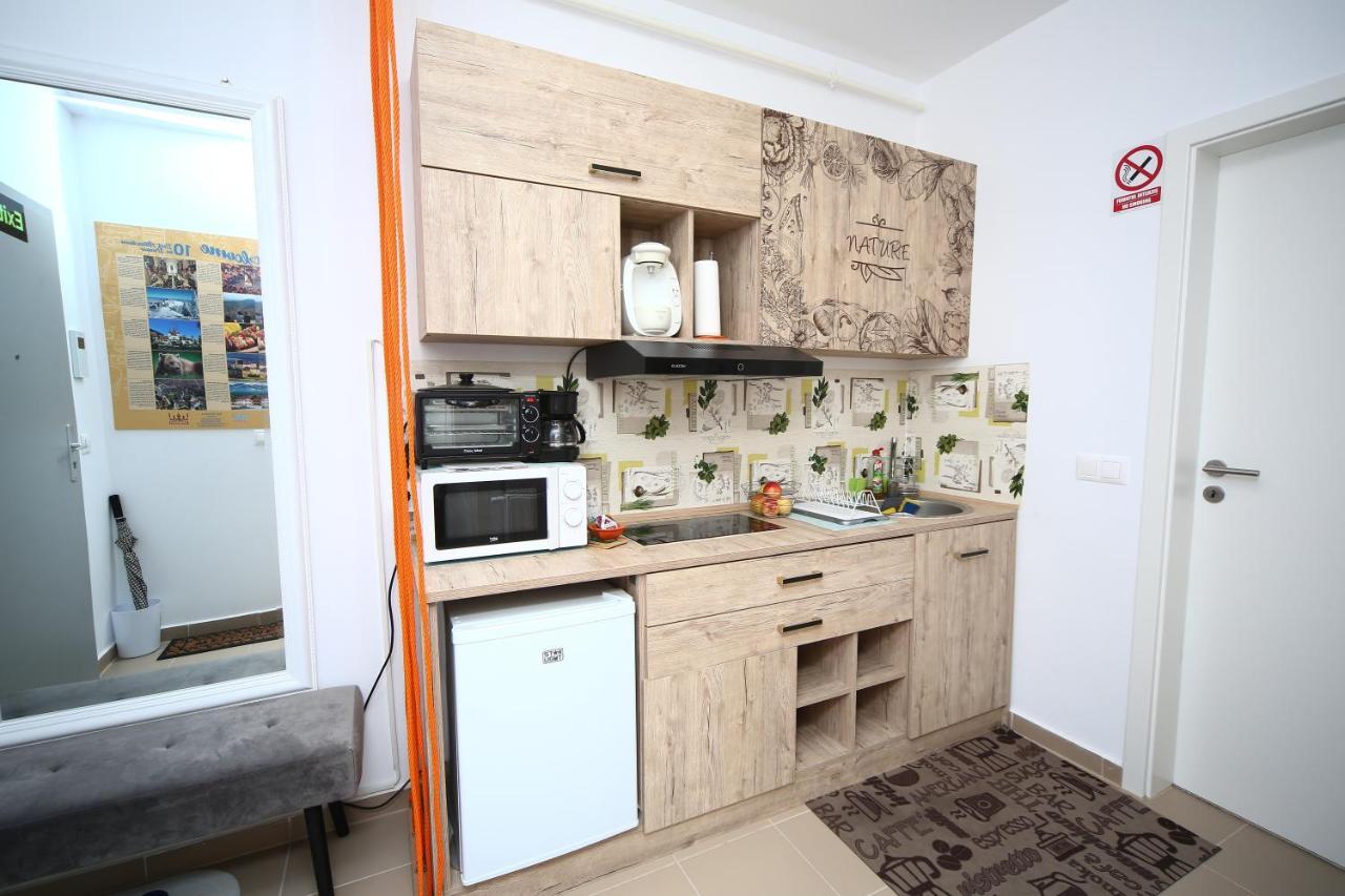 B&M Apartment Braşov Buitenkant foto