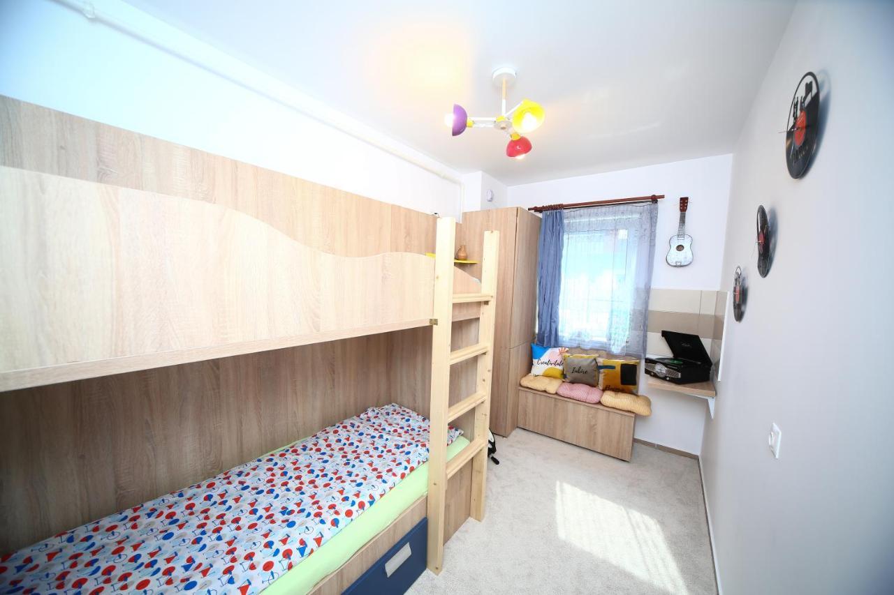 B&M Apartment Braşov Buitenkant foto