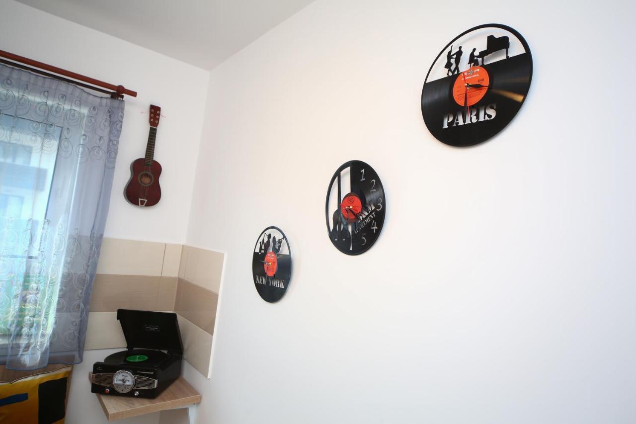 B&M Apartment Braşov Buitenkant foto