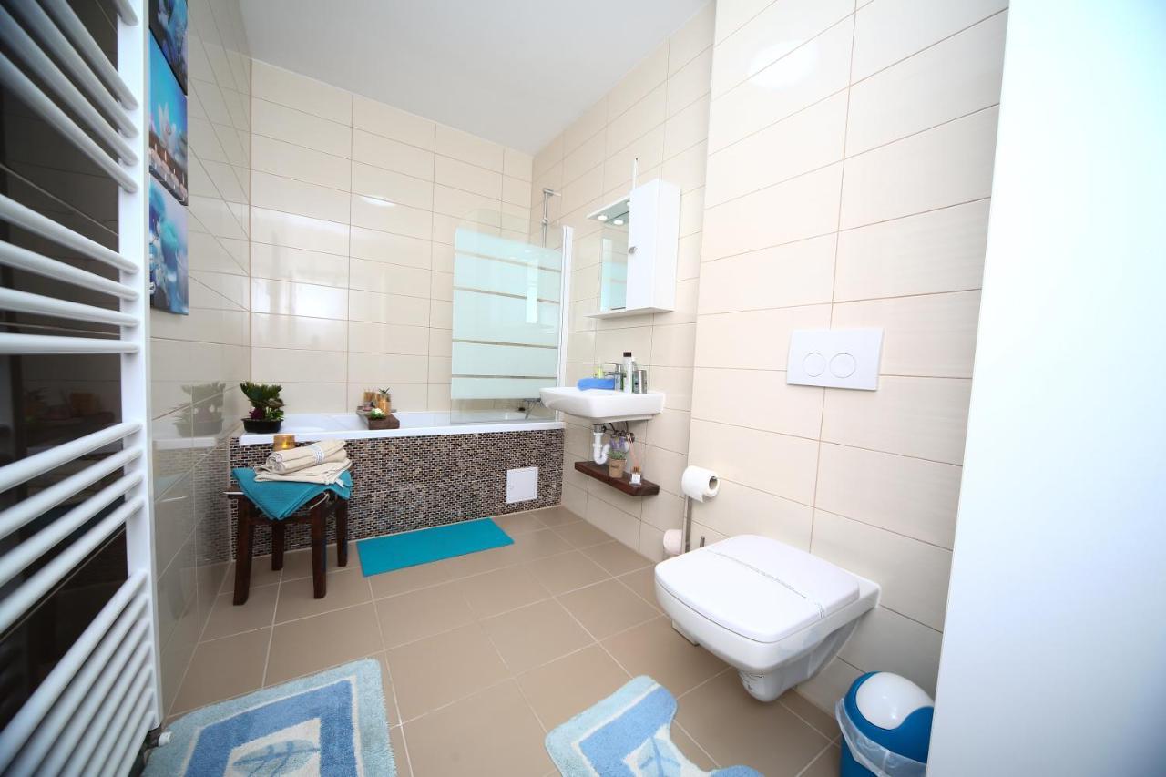 B&M Apartment Braşov Buitenkant foto