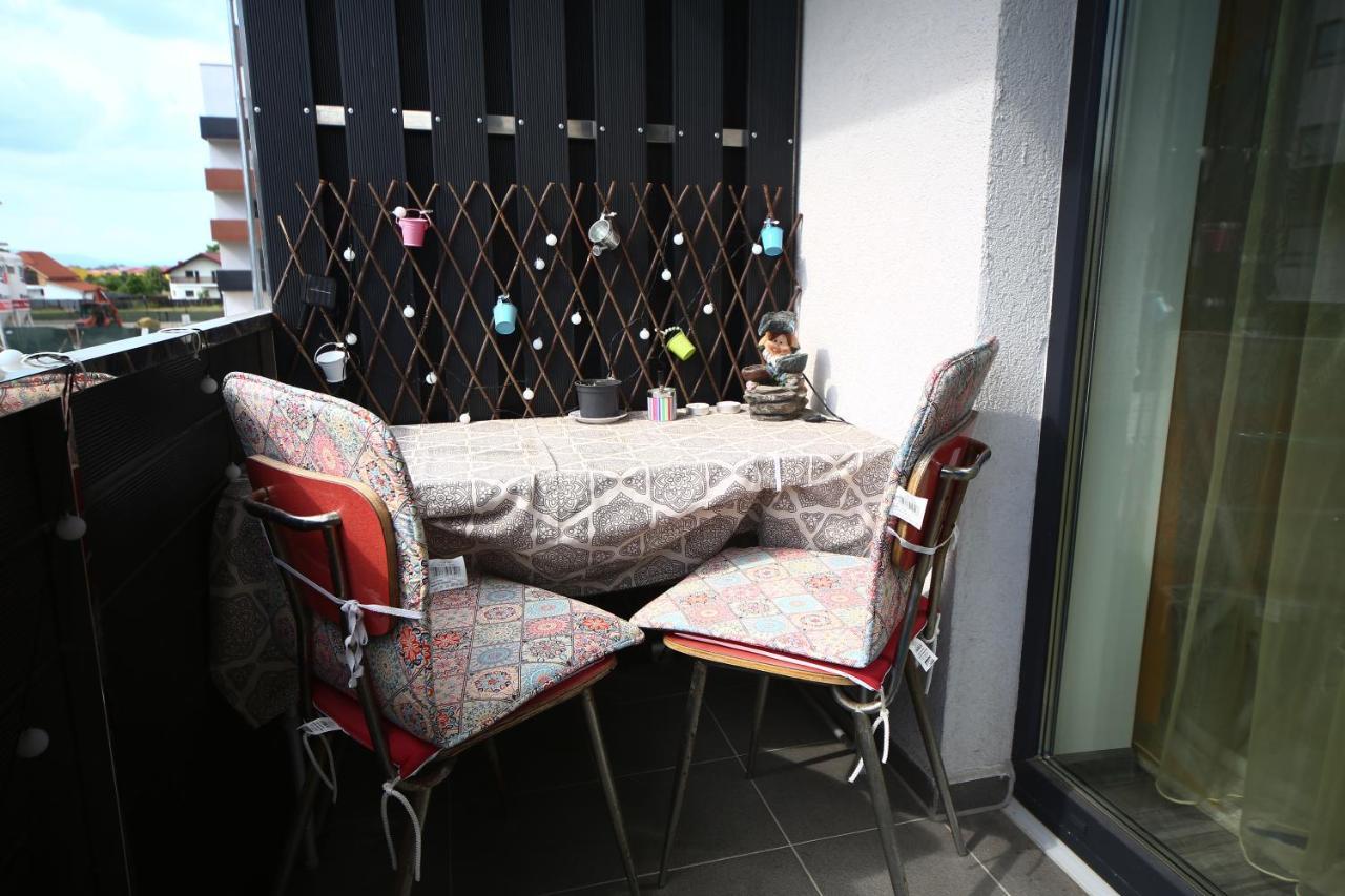 B&M Apartment Braşov Buitenkant foto