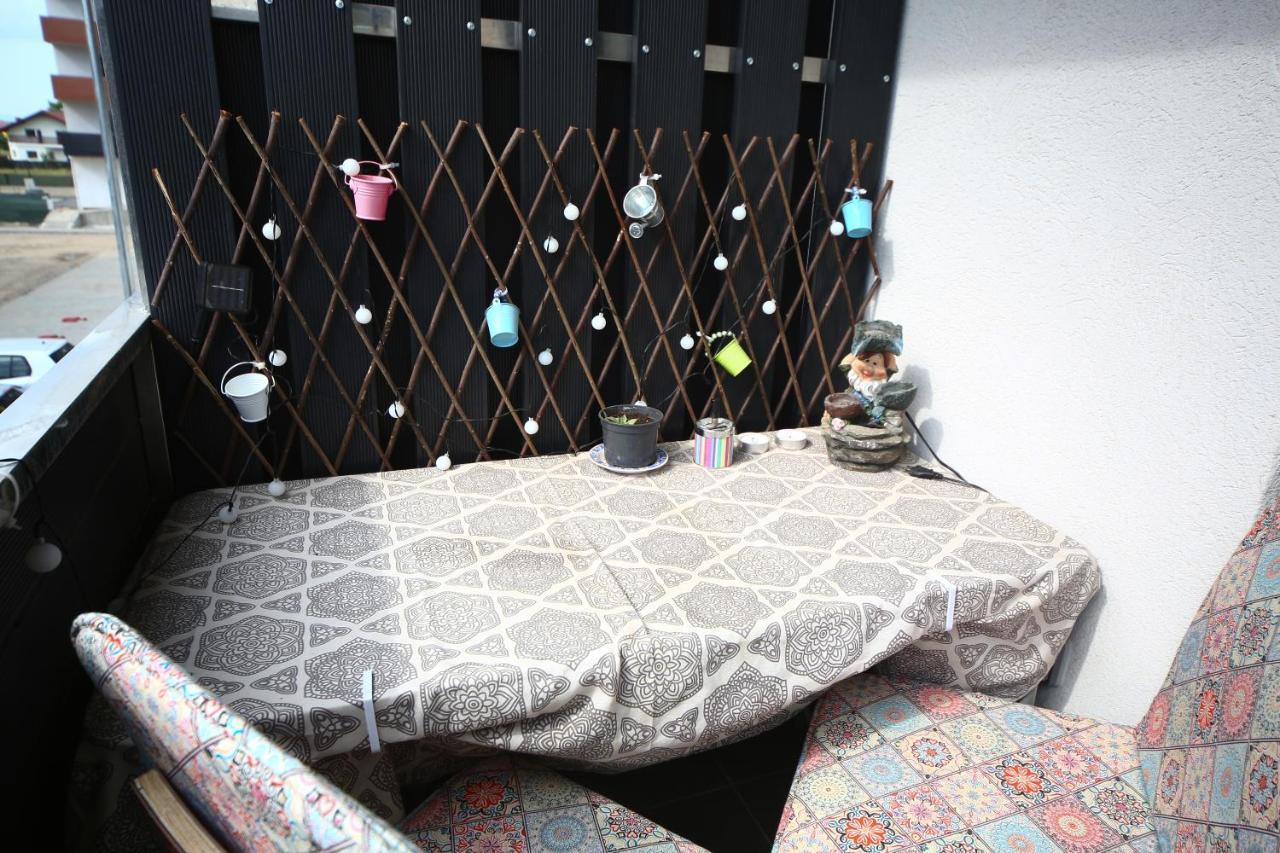 B&M Apartment Braşov Buitenkant foto